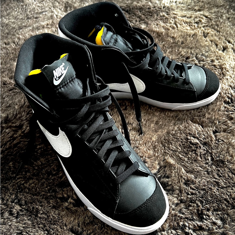 Nike Blazer Mid ‘77 Next Nature Black and white sneaker Women’s 10